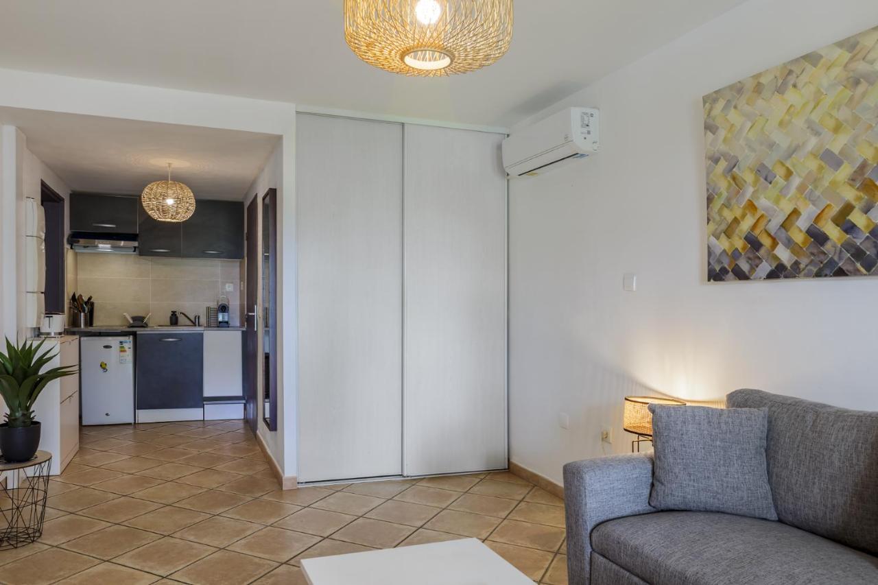Le Saint-Gilles - Studio A St-Gilles-Les-Bains - Situe Dans Residence Privee Avec Piscine Екстер'єр фото